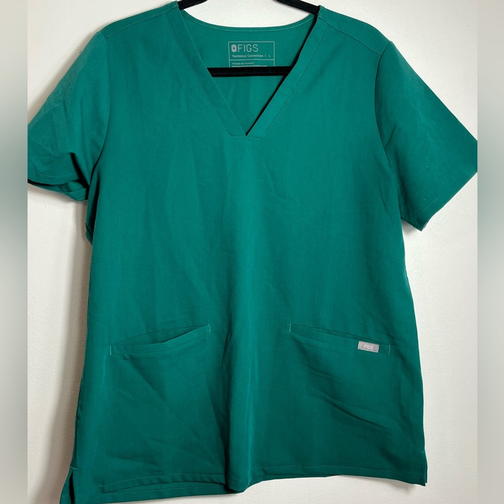 Figs Casma Three-Pocket Scrub Top Hunter Green